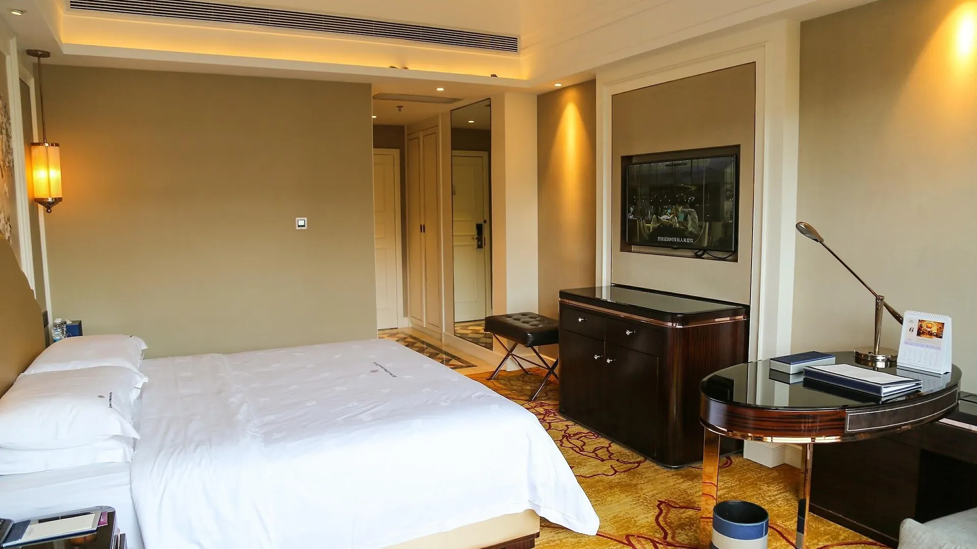 Dayhello International Hotel Shenzhen 5*,  China