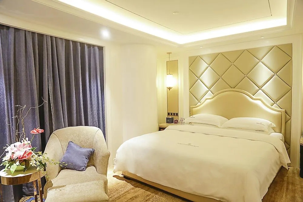 Dayhello International Hotel Shenzhen 5*,