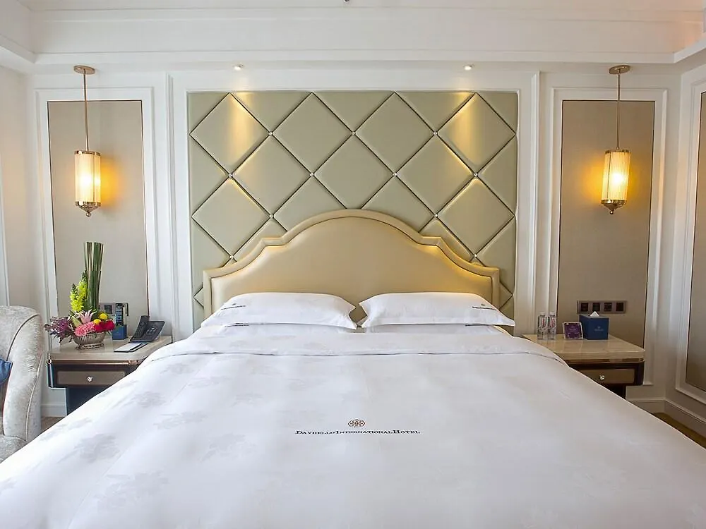 Dayhello International Hotel Shenzhen 5*,