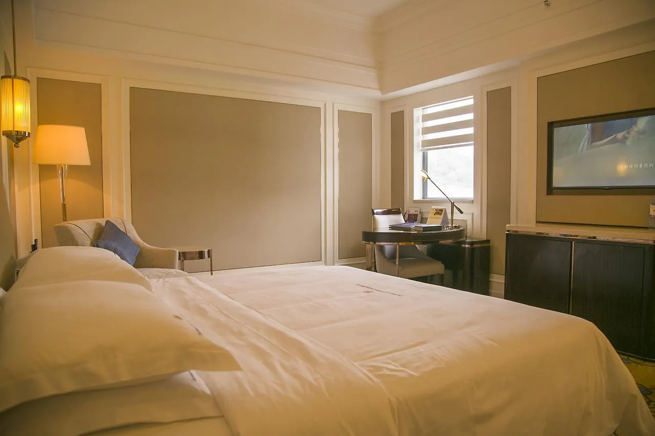 Dayhello International Hotel Shenzhen 5*,